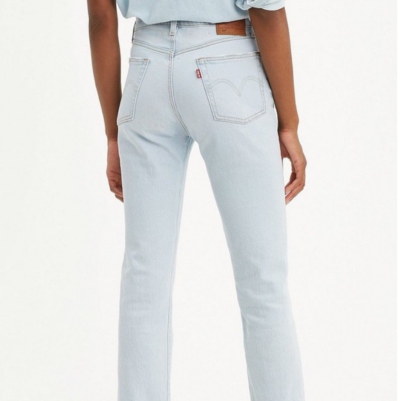 Levi’s 501 Crop Jean - Picture 3 of 5